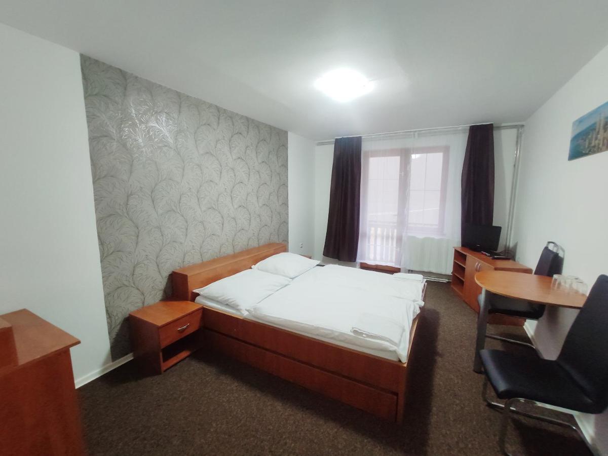 Horsky Hotel Eva Svaty Jur Ruang foto