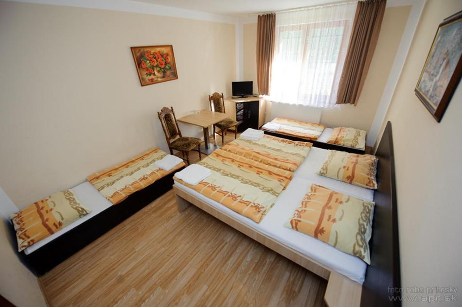 Horsky Hotel Eva Svaty Jur Bagian luar foto